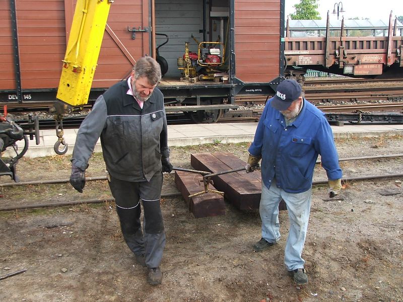 2009-09-30, Museumsbahn Weichenbau06.JPG